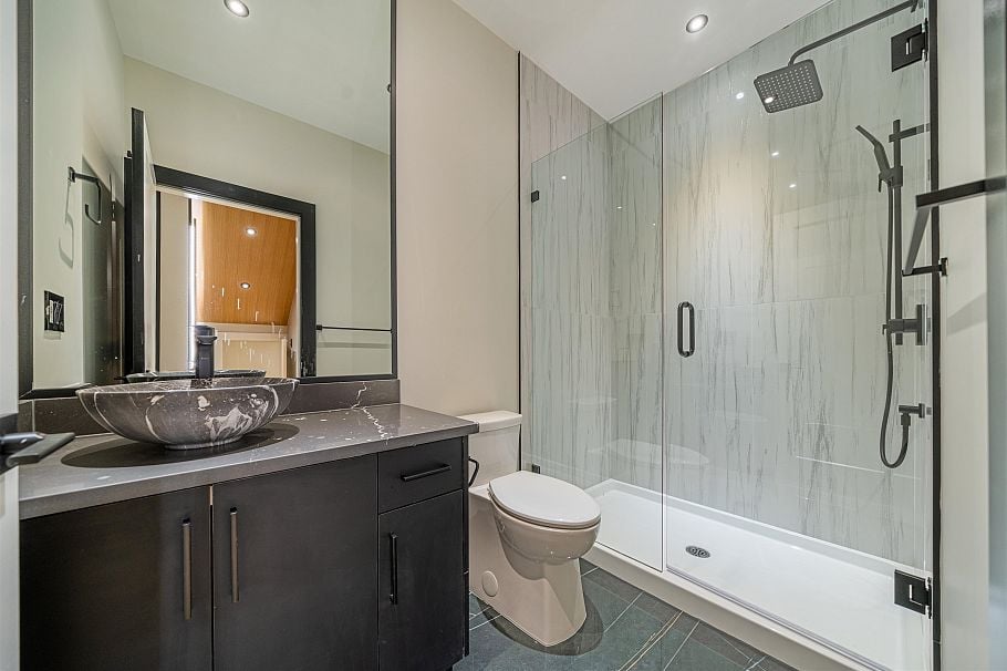 214 W 24th Street North Vancouver, BC - 33
