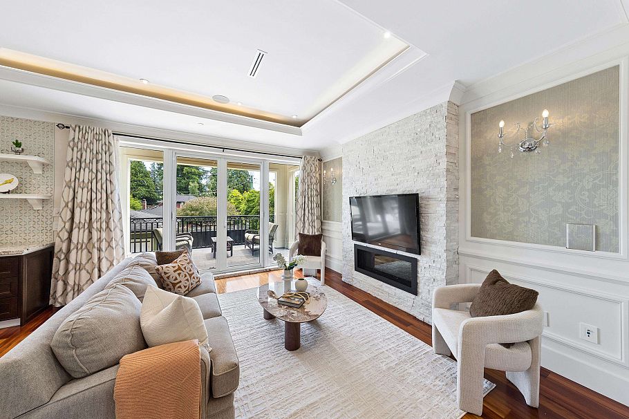 3058 W 44th Avenue Vancouver, BC - 2