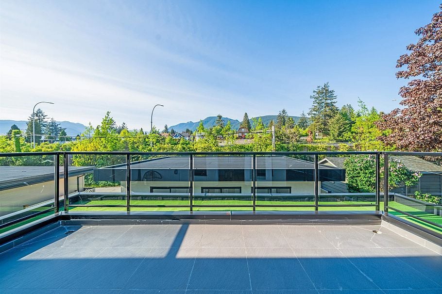 214 W 24th Street North Vancouver, BC - 34