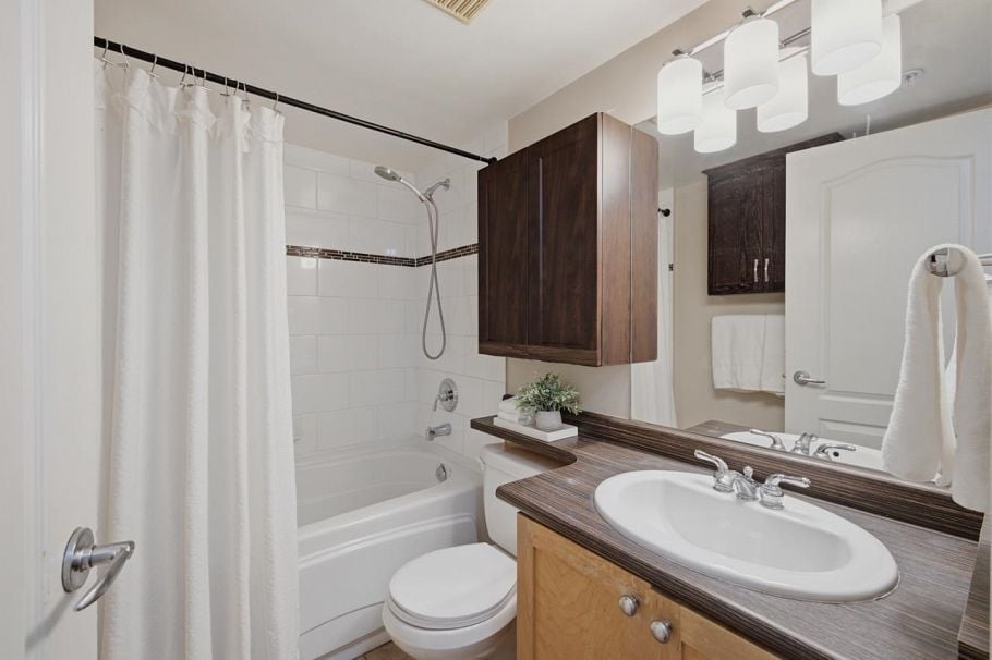 3018 W 4th Avenue Vancouver, BC - 18