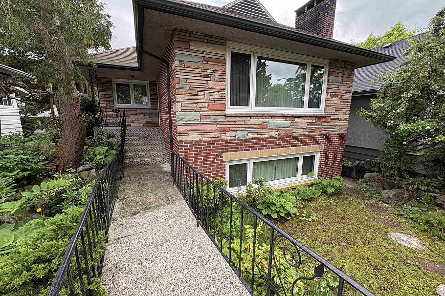 312 E 46th Avenue Vancouver, BC - 1