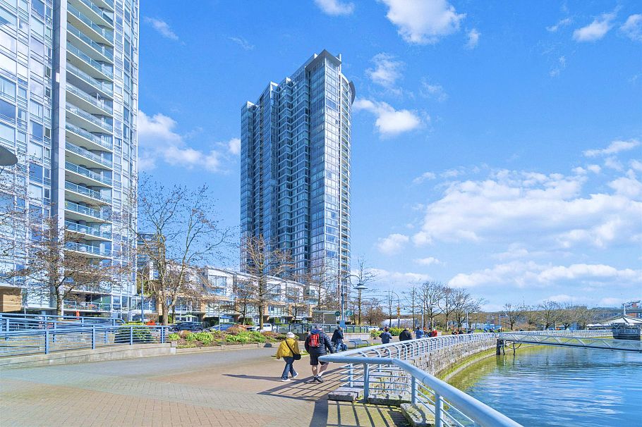 3608 1033 Marinaside Crescent Vancouver, BC - 1