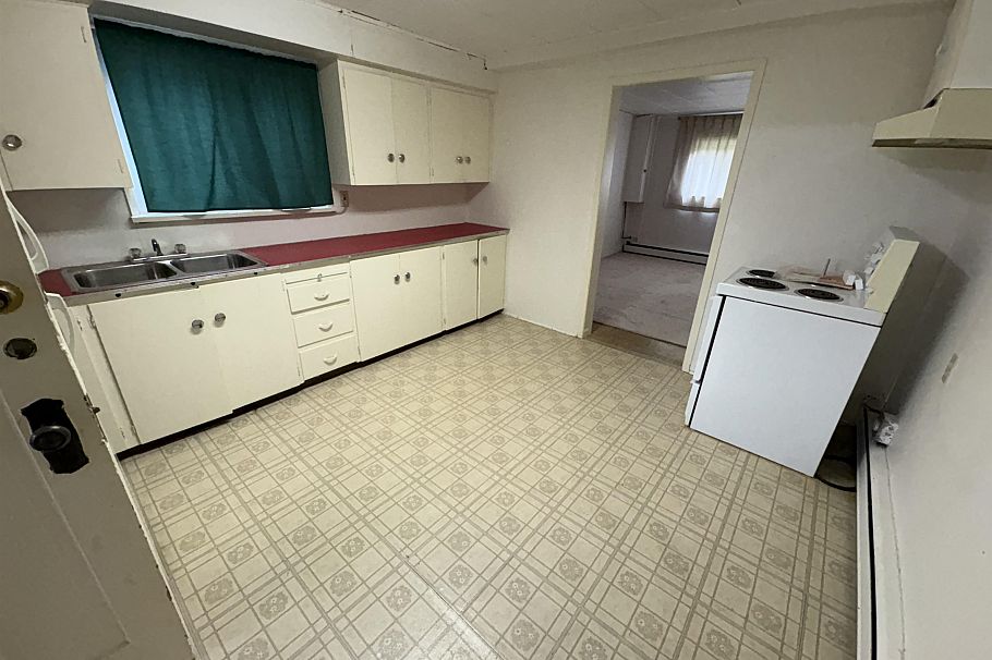 312 E 46th Avenue Vancouver, BC - 9