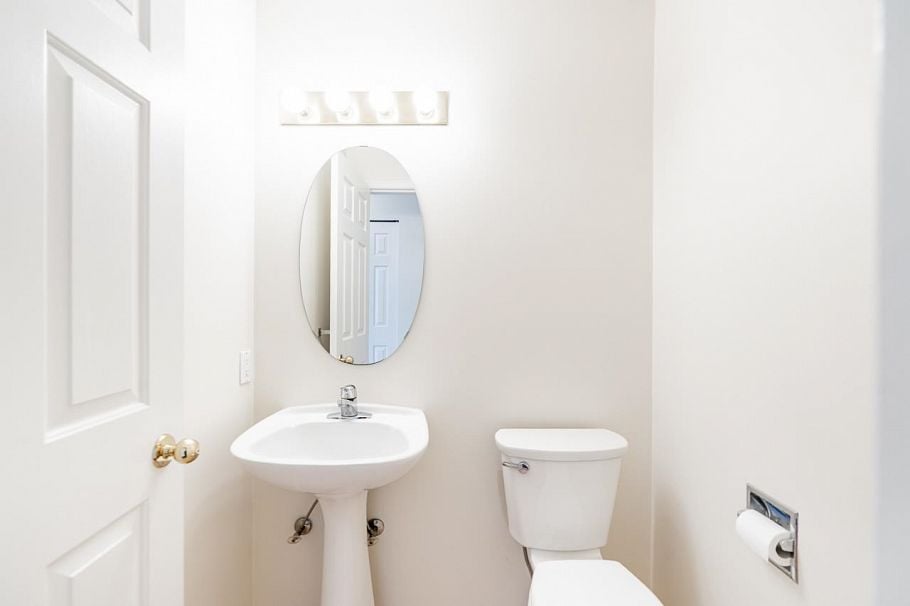 238 W 4th Street North Vancouver, BC - 26