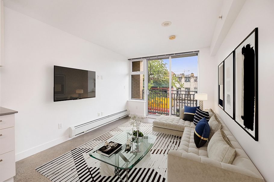 305 231 E Pender Street Vancouver, BC - 3