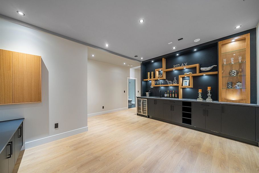 214 W 24th Street North Vancouver, BC - 32