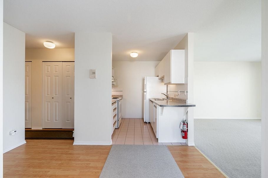 238 W 4th Street North Vancouver, BC - 12