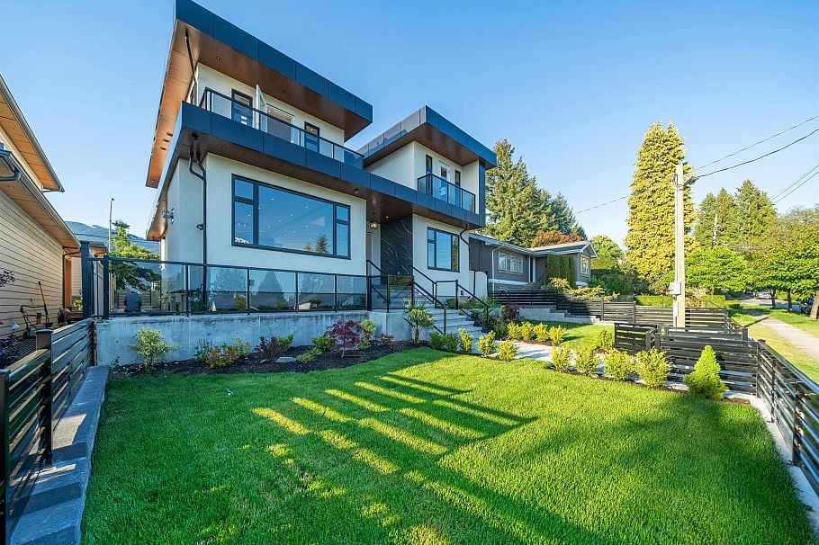 214 W 24th Street North Vancouver, BC - 4