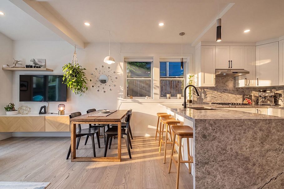 1372 E 10th Avenue Vancouver, BC - 9