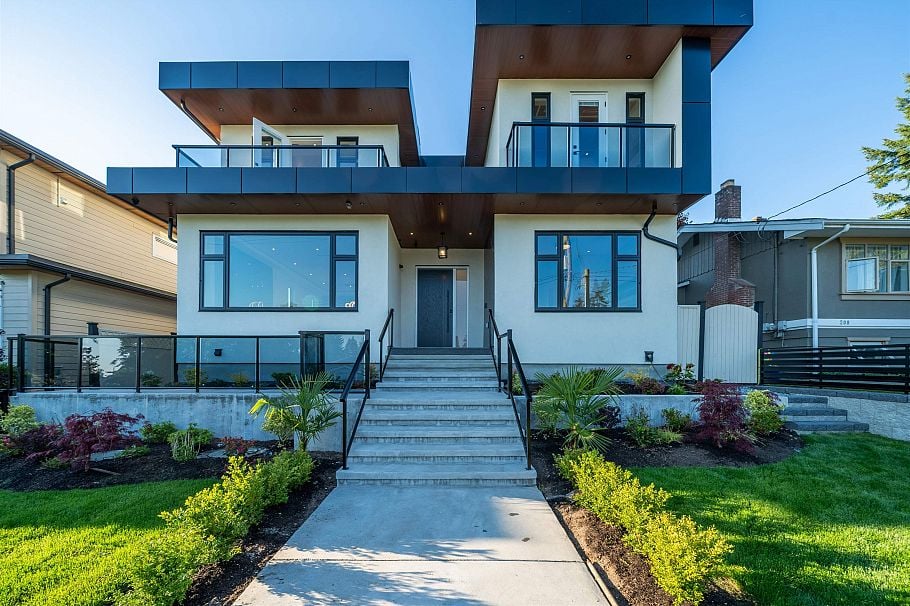 214 W 24th Street North Vancouver, BC - 1