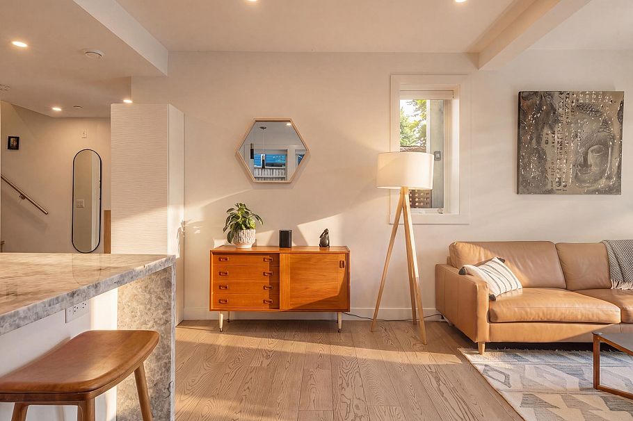 1372 E 10th Avenue Vancouver, BC - 13