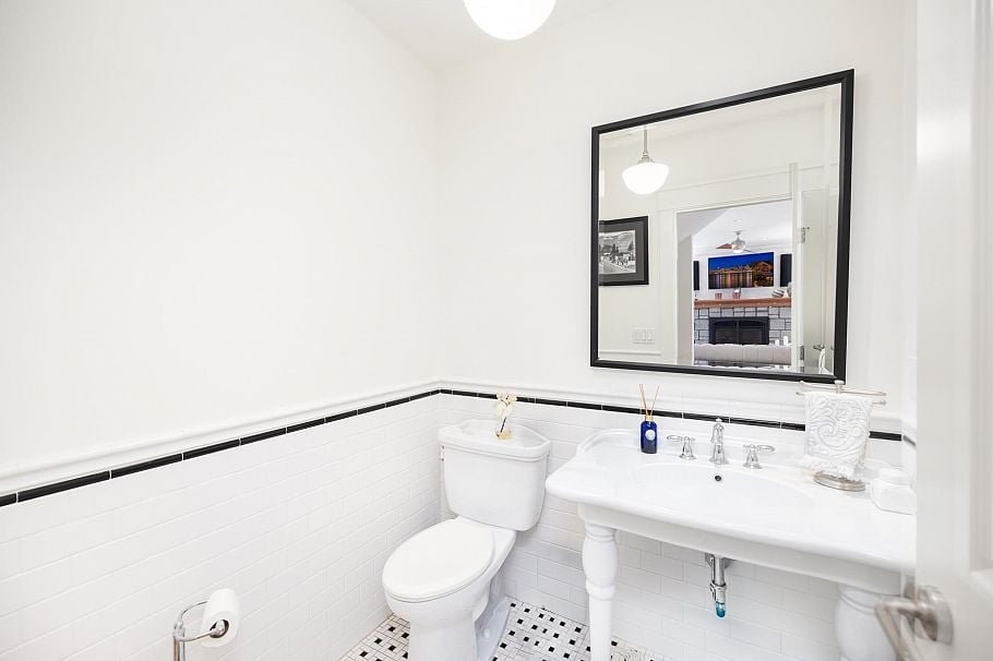 1232 Harris Avenue North Vancouver, BC - 18