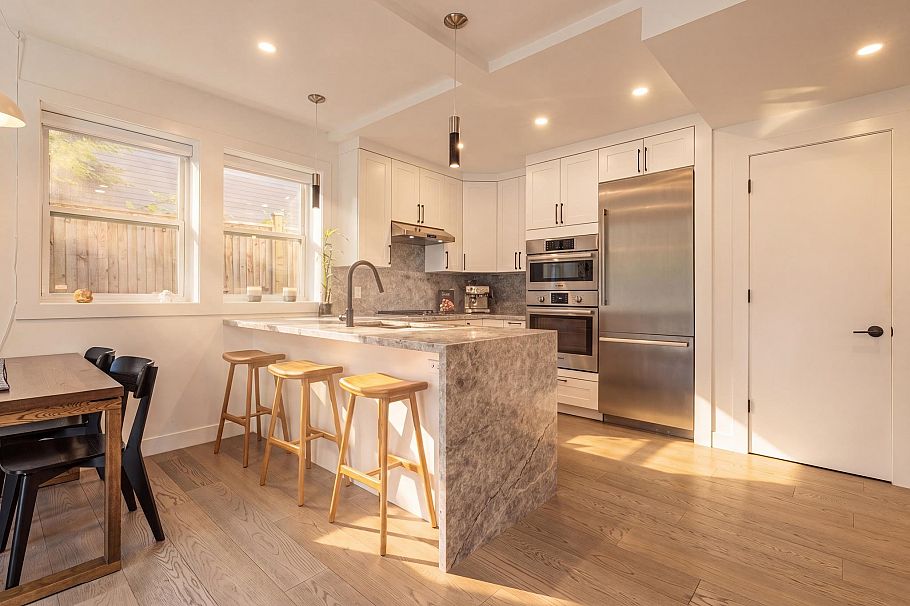 1372 E 10th Avenue Vancouver, BC - 7