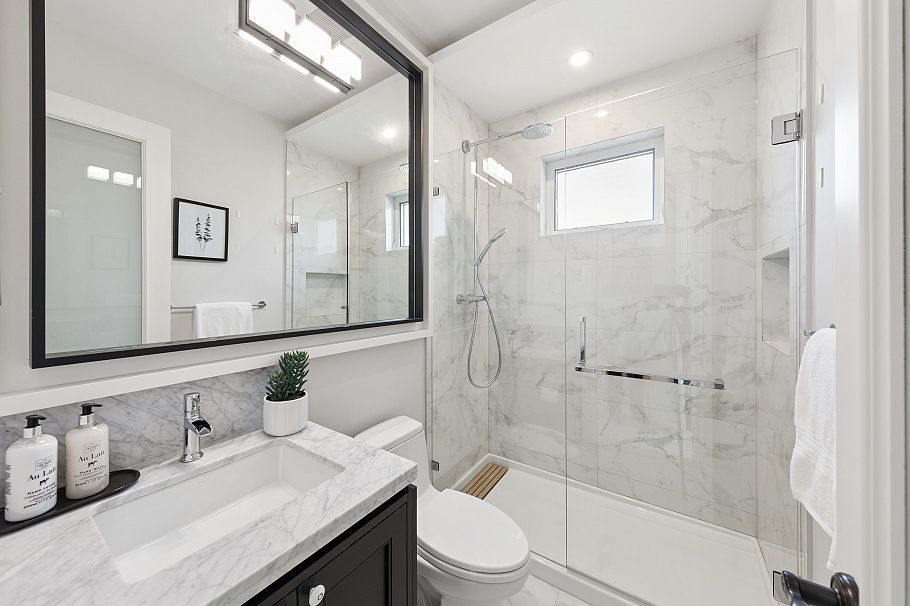 3058 W 44th Avenue Vancouver, BC - 24