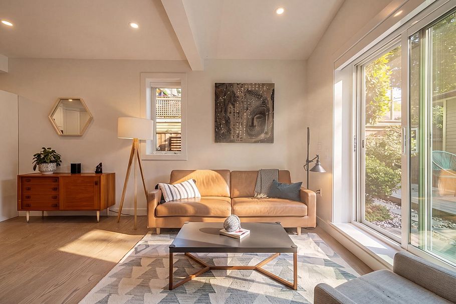 1372 E 10th Avenue Vancouver, BC - 10