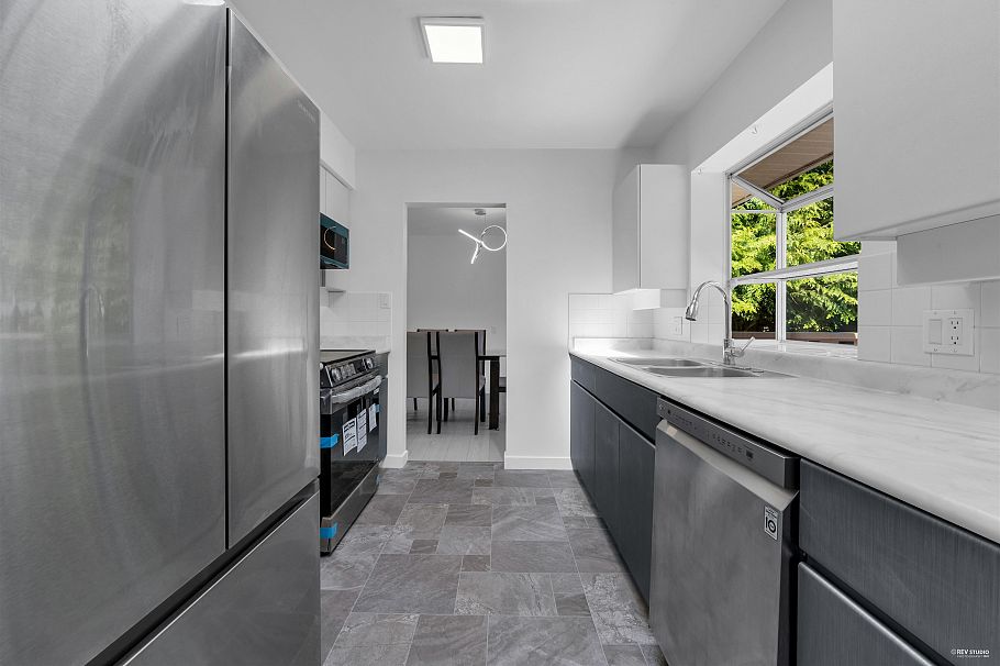 330 W Braemar Road North Vancouver, BC - 13