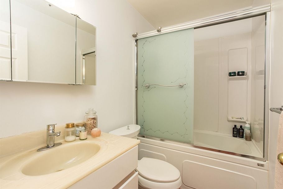 2945 W 12th Avenue Vancouver, BC - 24