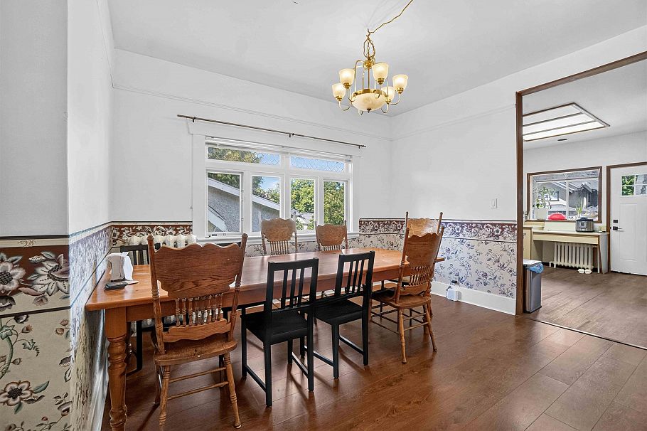 2063 W 37th Avenue Vancouver, BC - 40
