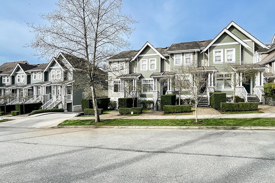 7425 Columbia Street Vancouver, BC - 3