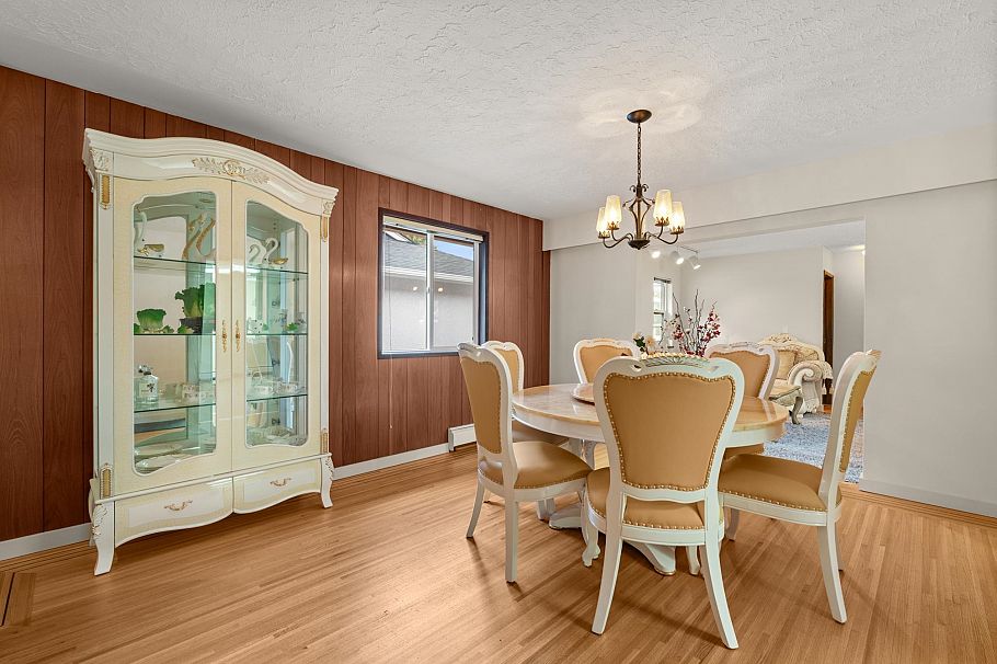 4651 W 16th Avenue Vancouver, BC - 5
