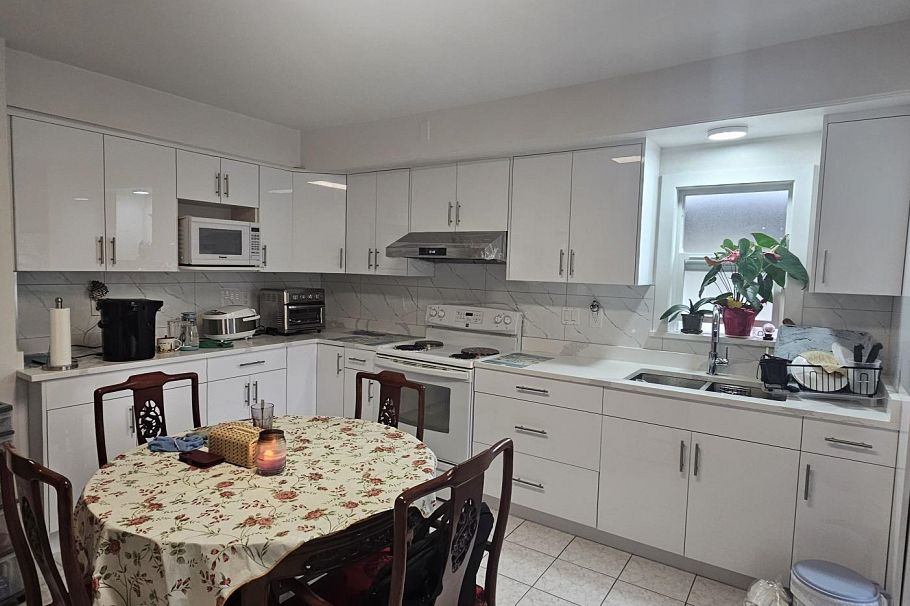 5350 Cecil Street Vancouver, BC - 3