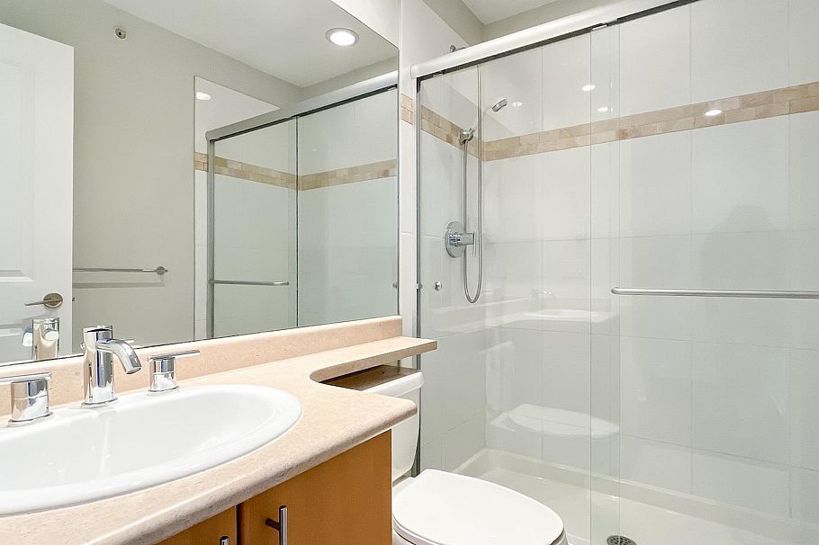 7425 Columbia Street Vancouver, BC - 19