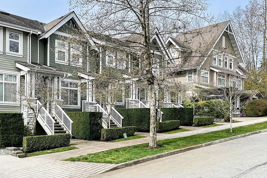 7425 Columbia Street Vancouver, BC - 1
