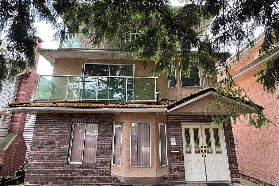 5896 Ontario Street Vancouver, BC - 1
