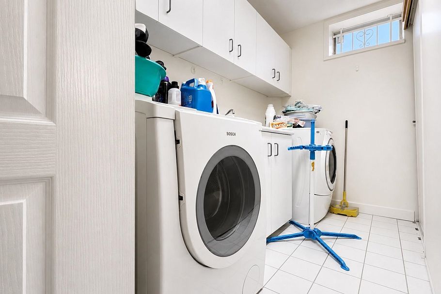 3713 W 31st Avenue Vancouver, BC - 31