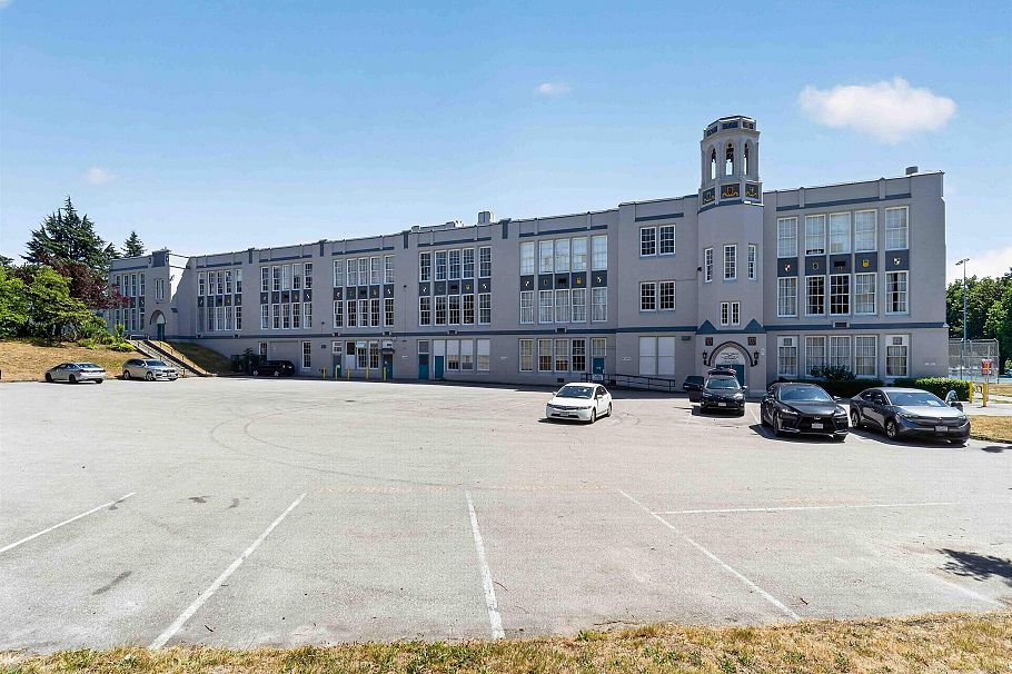 2063 W 37th Avenue Vancouver, BC - 2