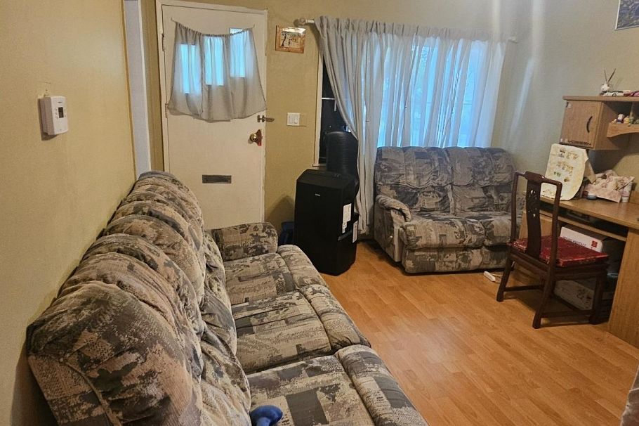 5350 Cecil Street Vancouver, BC - 2