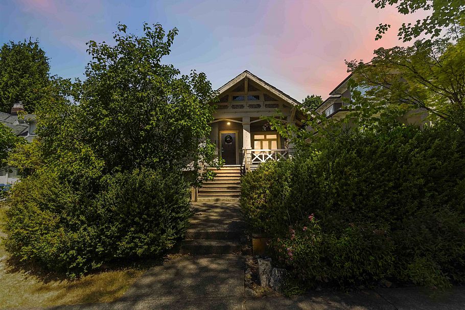 2063 W 37th Avenue Vancouver, BC - 1