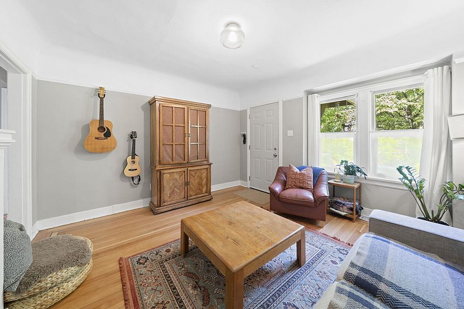 3750 W 17th Avenue Vancouver, BC - 4