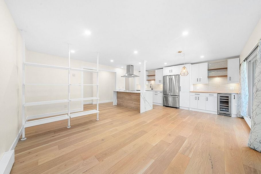 911 555 W 28th Street North Vancouver, BC - 21