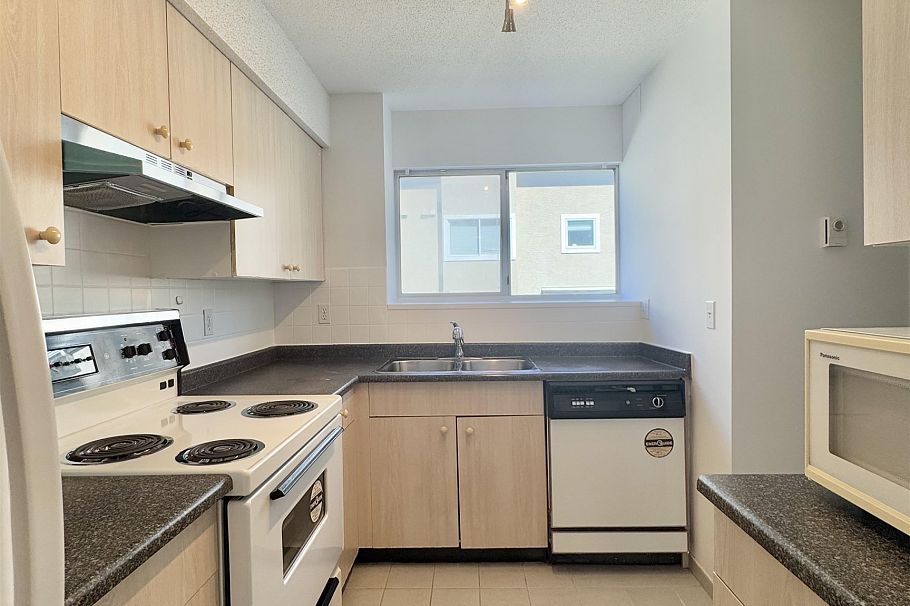 202 3683 Wellington Avenue Vancouver, BC - 7