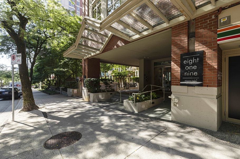 1105 819 Hamilton Street Vancouver, BC - 1
