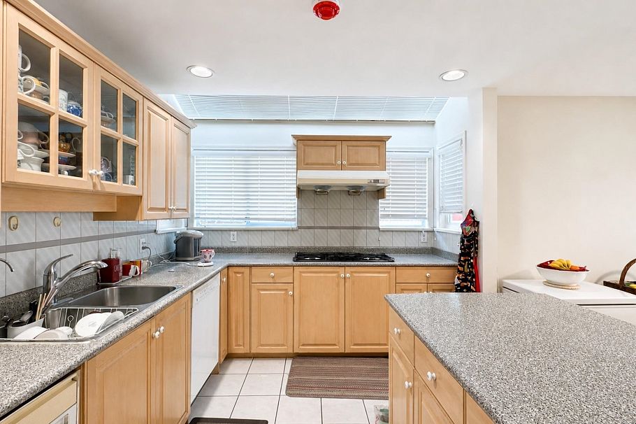 3713 W 31st Avenue Vancouver, BC - 12