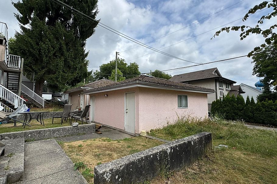 3 E 43rd Avenue Vancouver, BC - 2