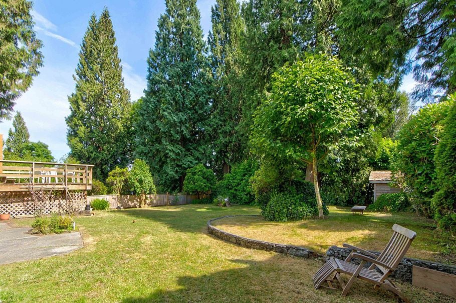 1177 E 15th Street North Vancouver, BC - 13
