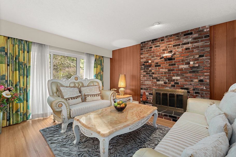 4651 W 16th Avenue Vancouver, BC - 2