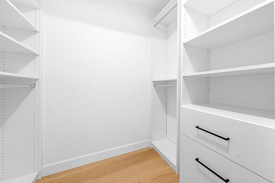911 555 W 28th Street North Vancouver, BC - 25