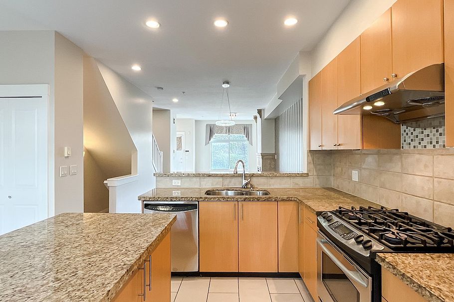 7425 Columbia Street Vancouver, BC - 11