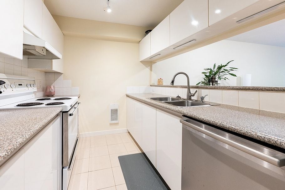 1 1386 W 6th Avenue Vancouver, BC - 11