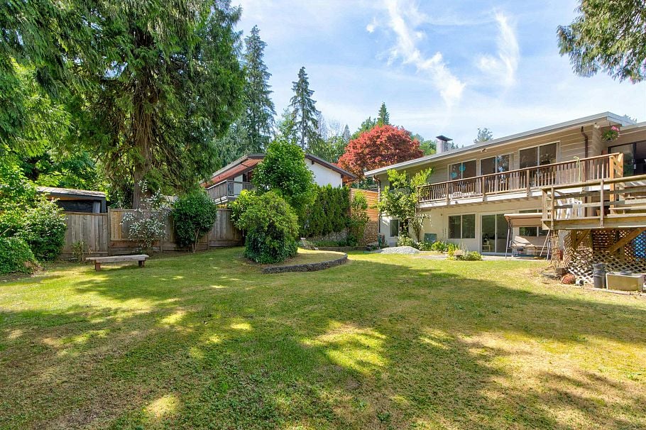 1177 E 15th Street North Vancouver, BC - 37