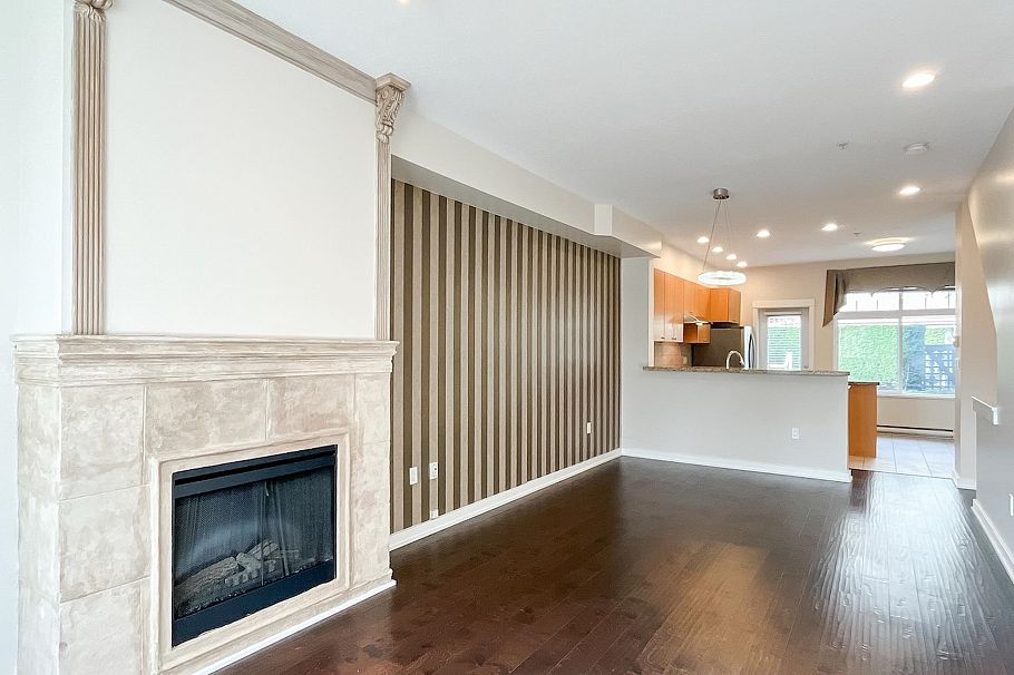 7425 Columbia Street Vancouver, BC - 4