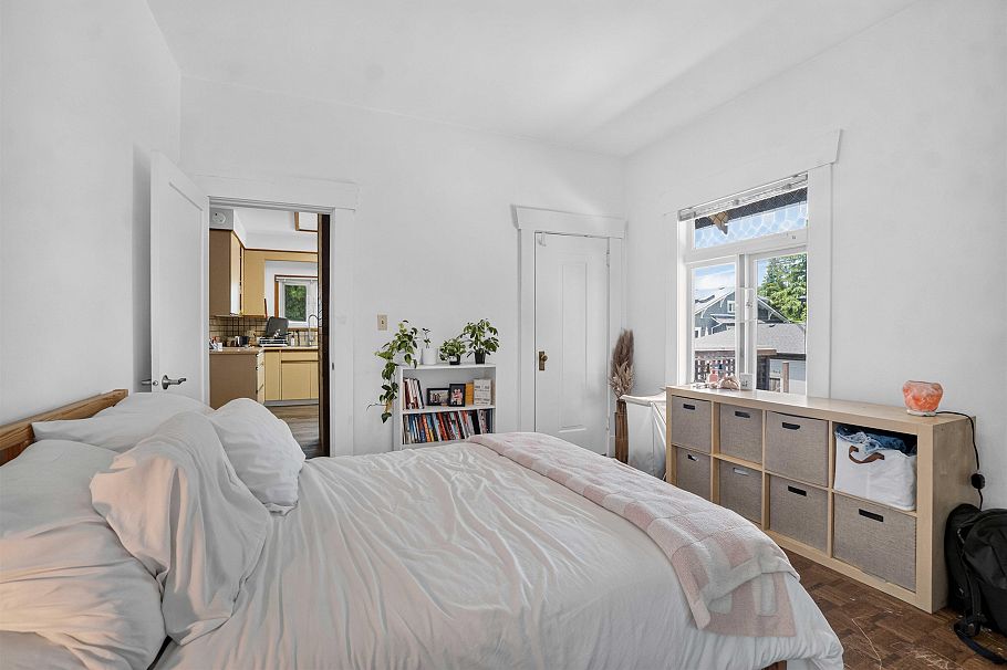 2063 W 37th Avenue Vancouver, BC - 32