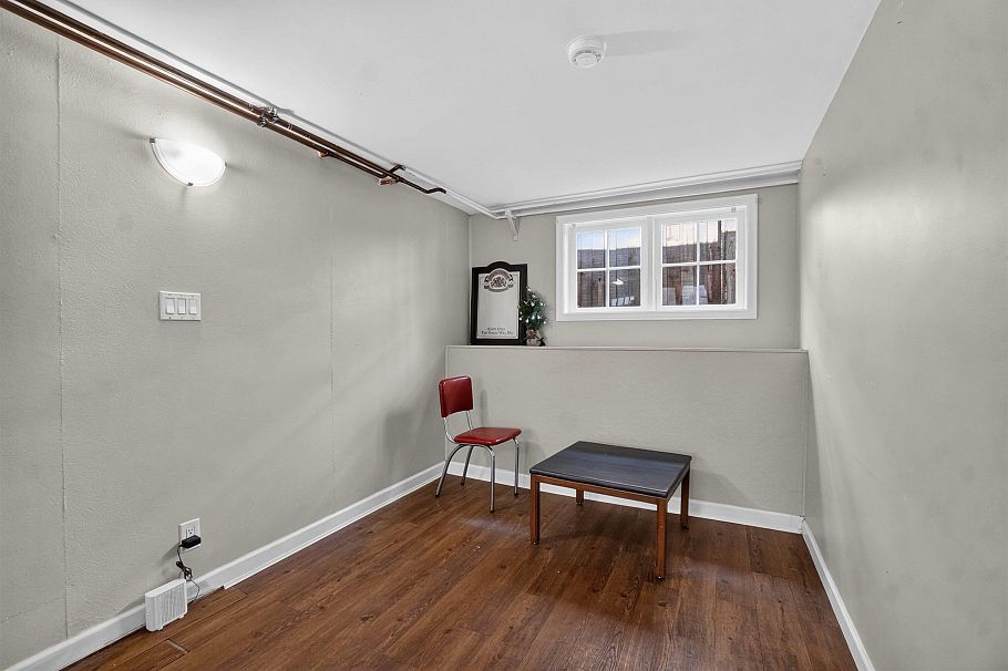 2063 W 37th Avenue Vancouver, BC - 5