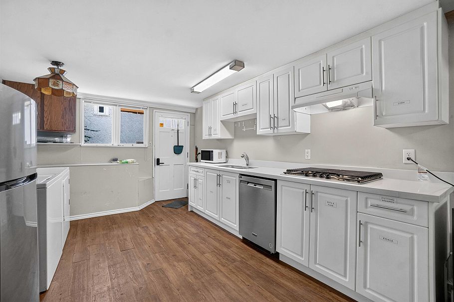 2063 W 37th Avenue Vancouver, BC - 9