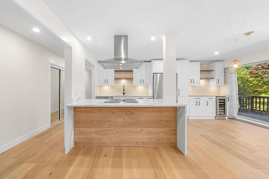 911 555 W 28th Street North Vancouver, BC - 6