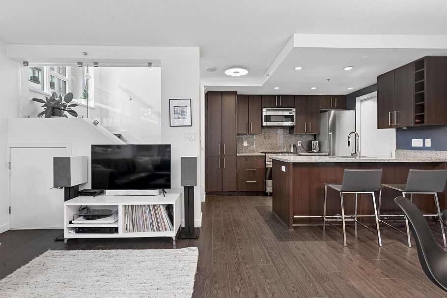 156 W 1st Avenue Vancouver, BC - 16